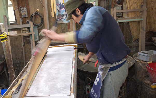 反物を広げてセット