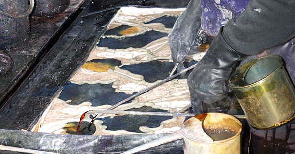 反物で30段ほど折り重なっています