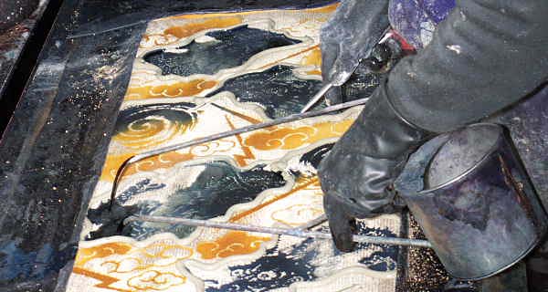 染料を注いでいます